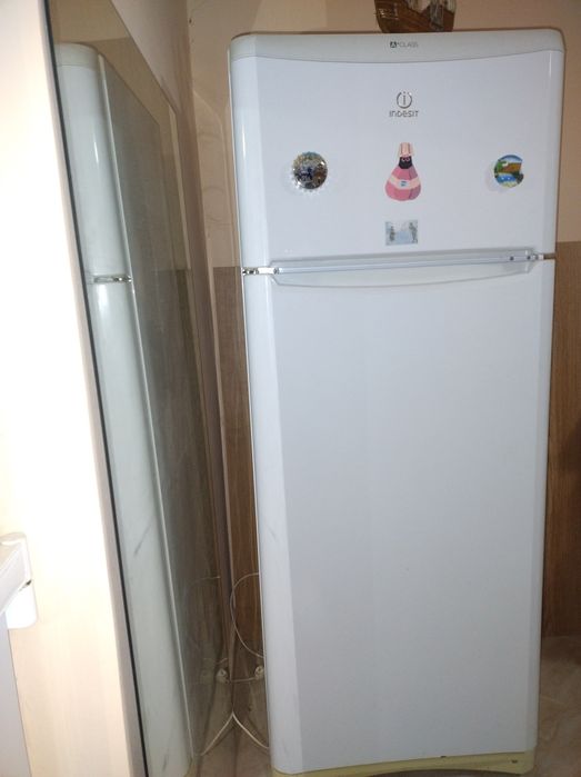 Mobilă de bucătărie din lemn masiv