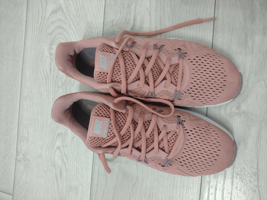Дамски маратонки Nike