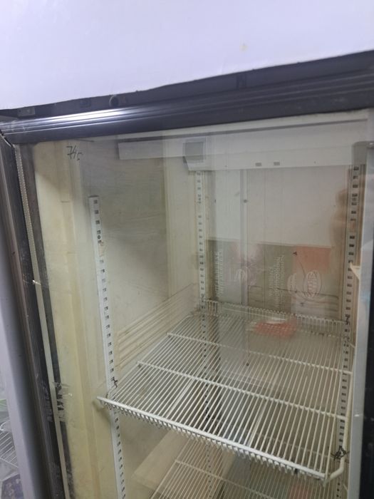 Продам холодильник витринный