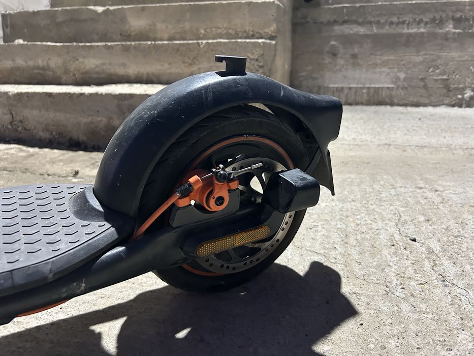 Trotinetă electrică Ninebot Segaway F40I, max 25 km/h, autonomie 40 km