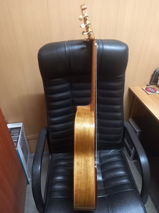 Продаю мастеровую гитару