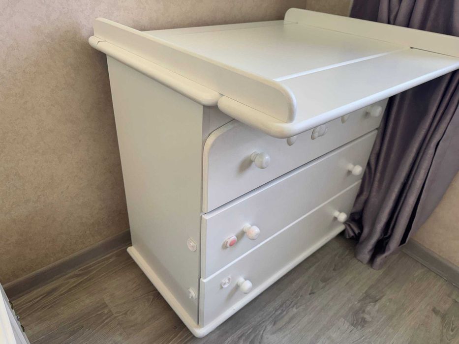 Комод с пеленальным столиком для ребенка