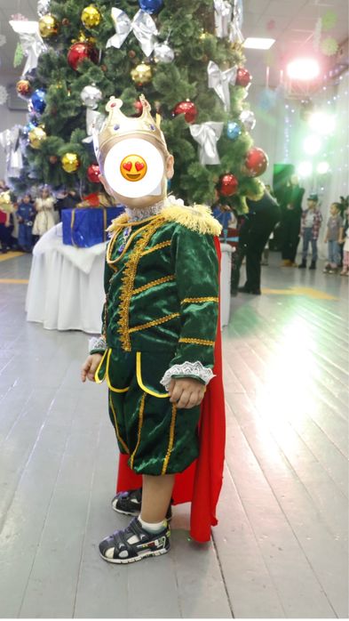 Продам костюм Принца на мальчика