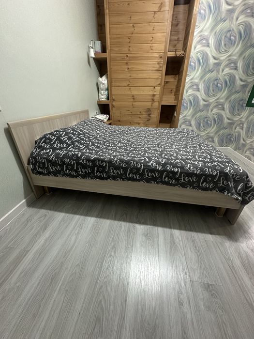 Двуспальная кровать 200*160, с матрасом