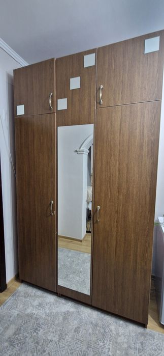 Шкаф платяной в отличном состоянии