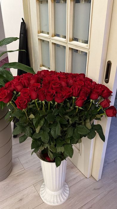 Цветы свежие 101 роза