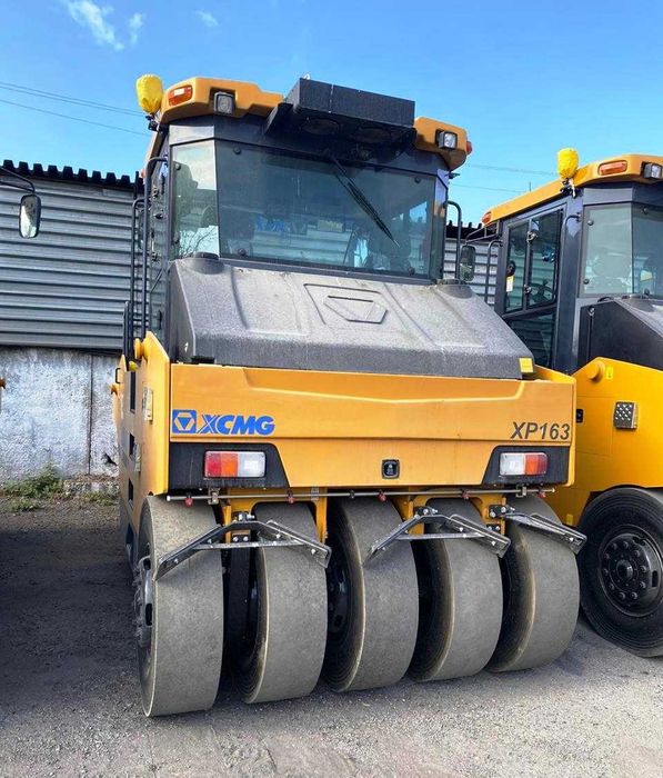 16 Тон   XCMG XP163   Каток пневмошинный