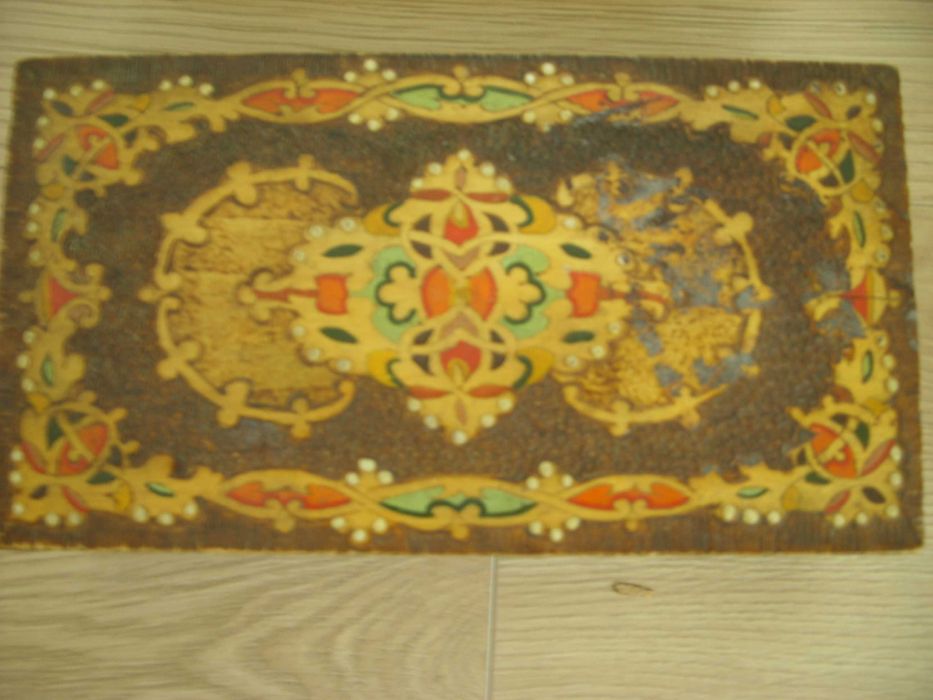 Стара дървена кутия