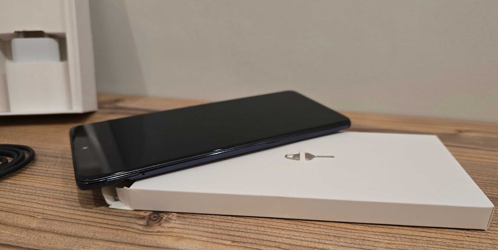 Продавам Samsung A71 Black