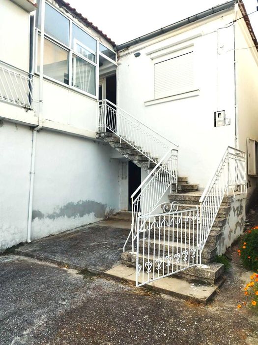 Продава се 2 ет. къща 195 м2 и двор 200 м2 в Сохос, Северна Гърция