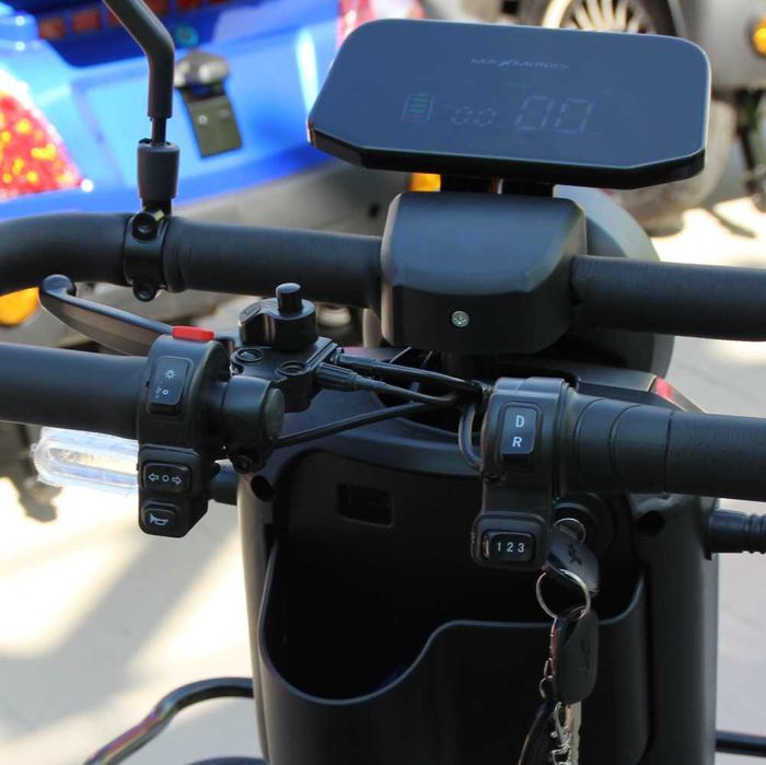 Триместна електрическа четириколка MaxMotors A9 GRAY, 1500W, 48V/20Ah