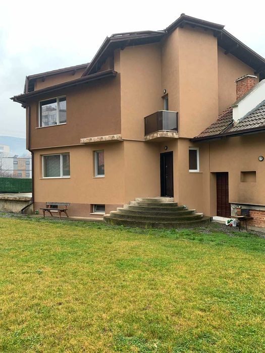 Продава къща в град Кюстендил.