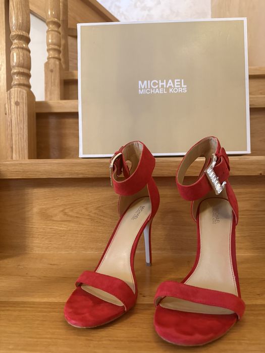 Sandale de dama elegante ! Ca noi !