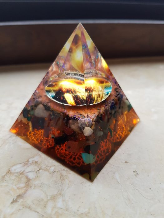 Piramida orgonica pt protectie impotriva invidiei