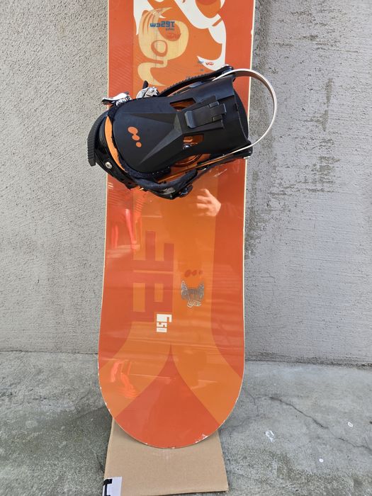 Vând snowboard wedze