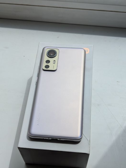 Продаётся мощный Xiaomi 12 на 256/12