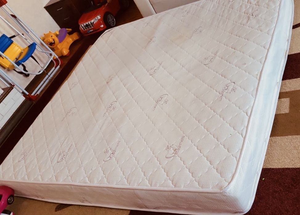 Матрас очень хороший.