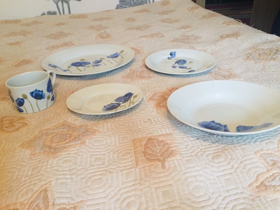 Сервиз фарфоровый