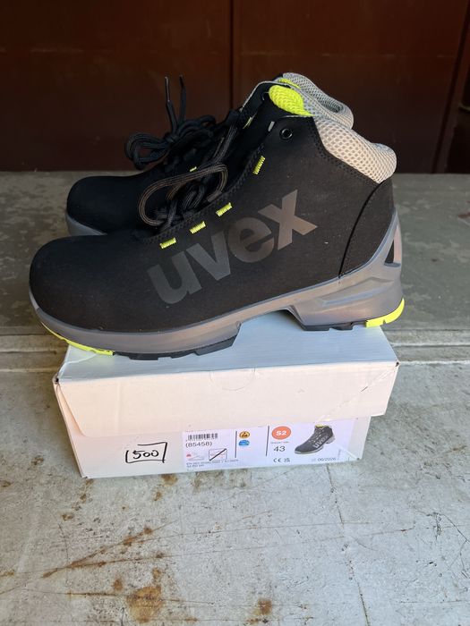 Vand bocanci protectie Uvex marimea 43