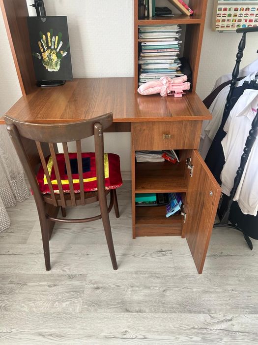 Срочно продам детский письменный стол