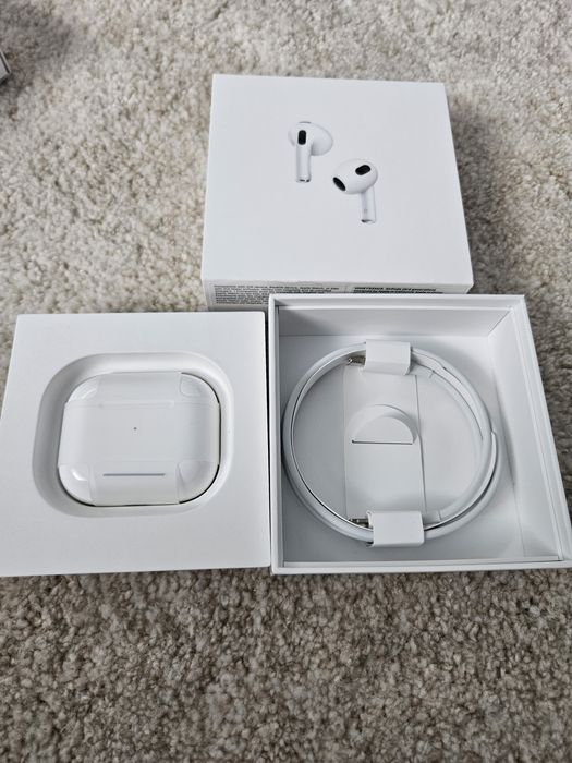Casti Apple AirPods 3 (2022), Lightning Charging Case, White
