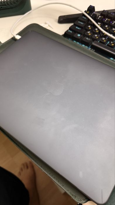 Macbook  pro в идеальном состояние