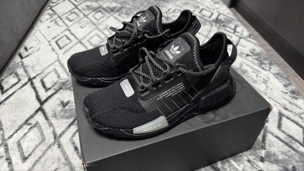 Adidas Nmd R1 V2 marimea 38