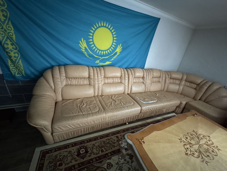 Продам кожаный диван