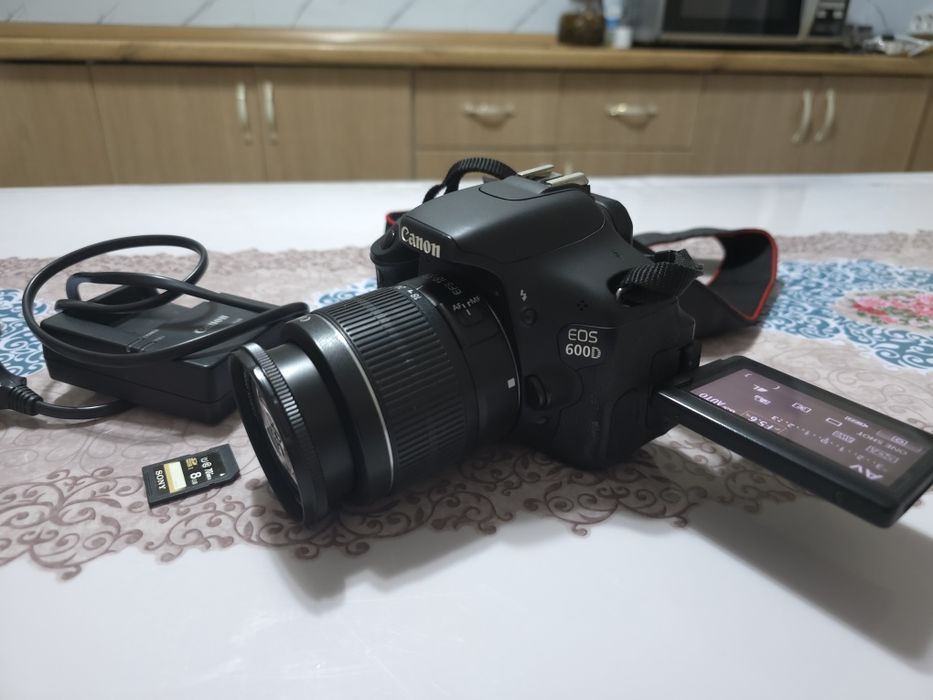 Фотокамера Canon EOS 600D Kit 18-55 II