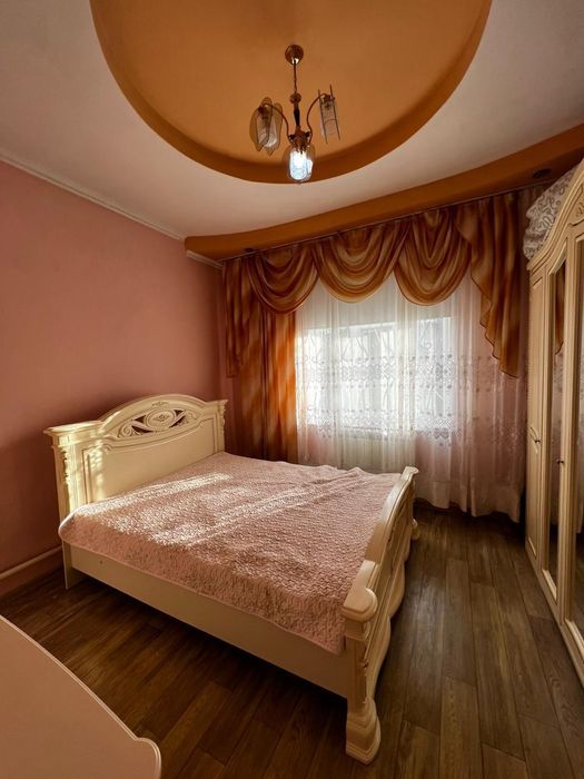 Продаётся большой кирпичный дом