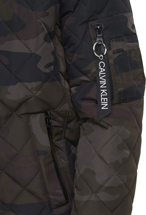 Бомбър камуфлаж Calvin Klein, размер Л