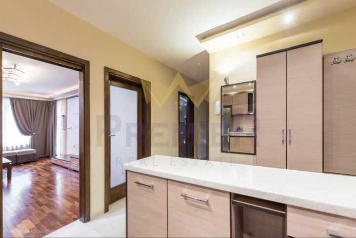 Дава се под наем Тристаен апартамент в Варна, Левски - 100 кв.м за 969 € - Снимка #4