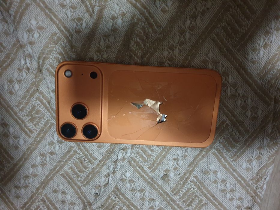 iPhone Xr в корпусе 17 Pro 256GB
