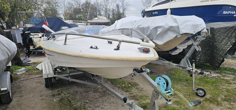Лодка 4.6м, двутактов двигател