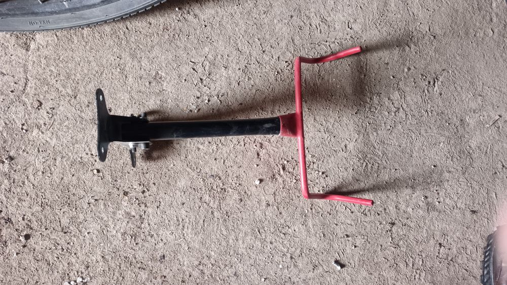 Велосипед с креплением на стену