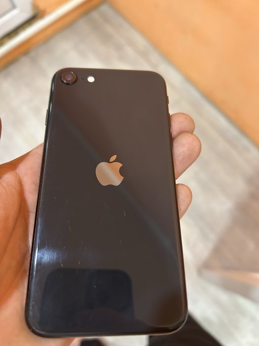 Продам Iphone se 2020