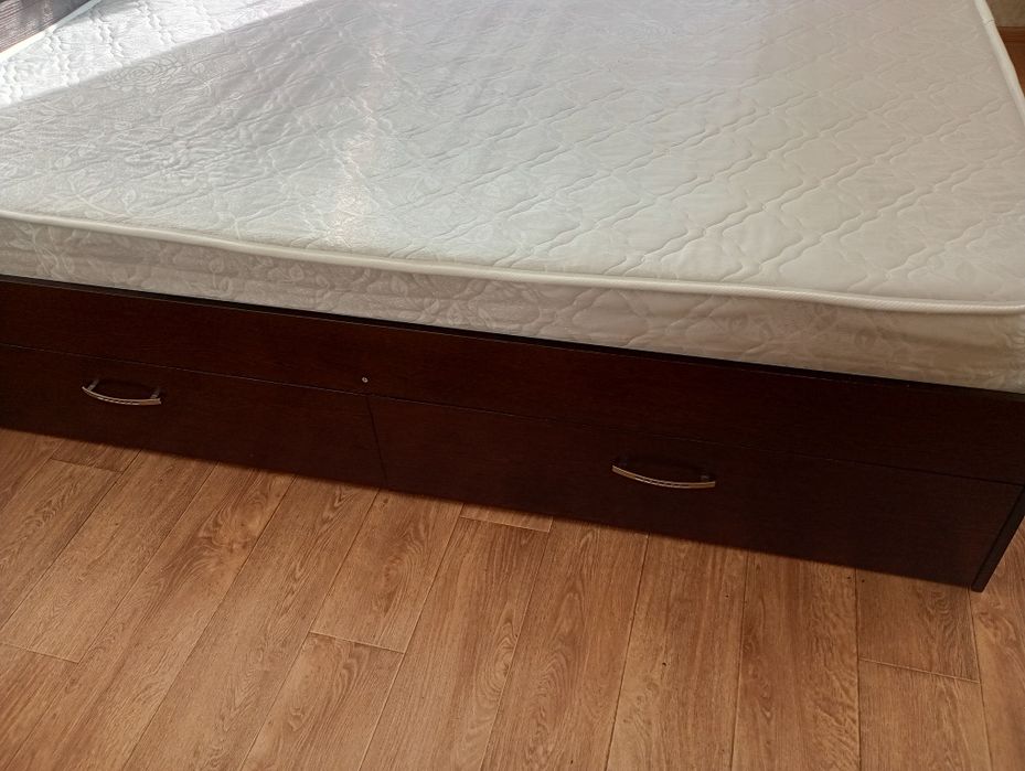 Продам 2х спальную кровать 140/200