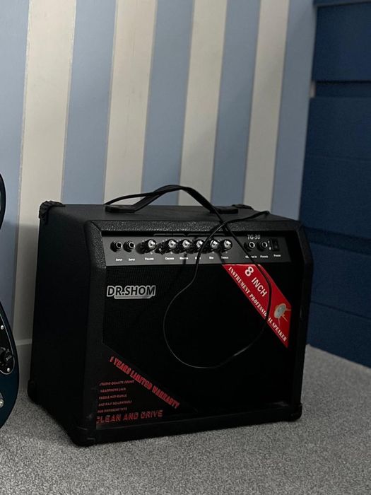 Гитарный комбоусилитель + наушники в подарок