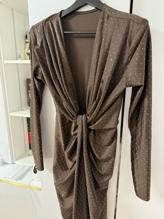 Rochie maro cu pietricele