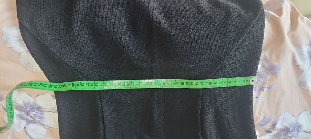 Sarafan negru,cu aplicatie de pietre