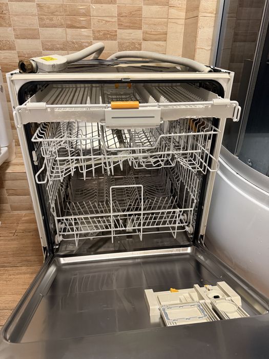 Masina de spalat vase Miele cu sertar pentru tacamuri