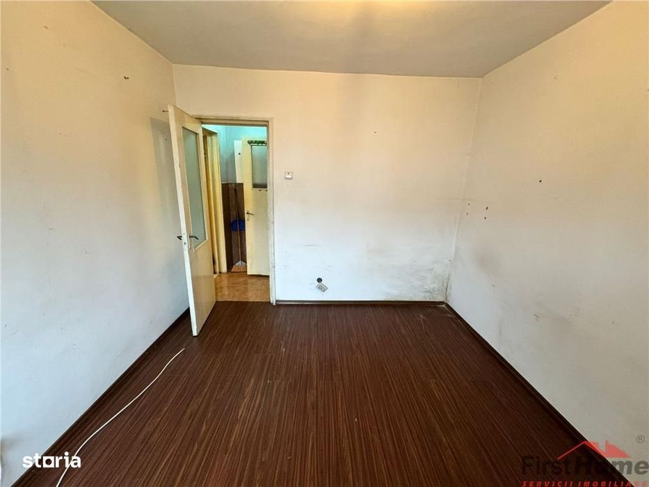 2 camere, zona sud, etaj 3\/4, izolat, termopan (necesita renovare)