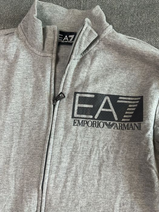 Emporio Armani анцуг размер S