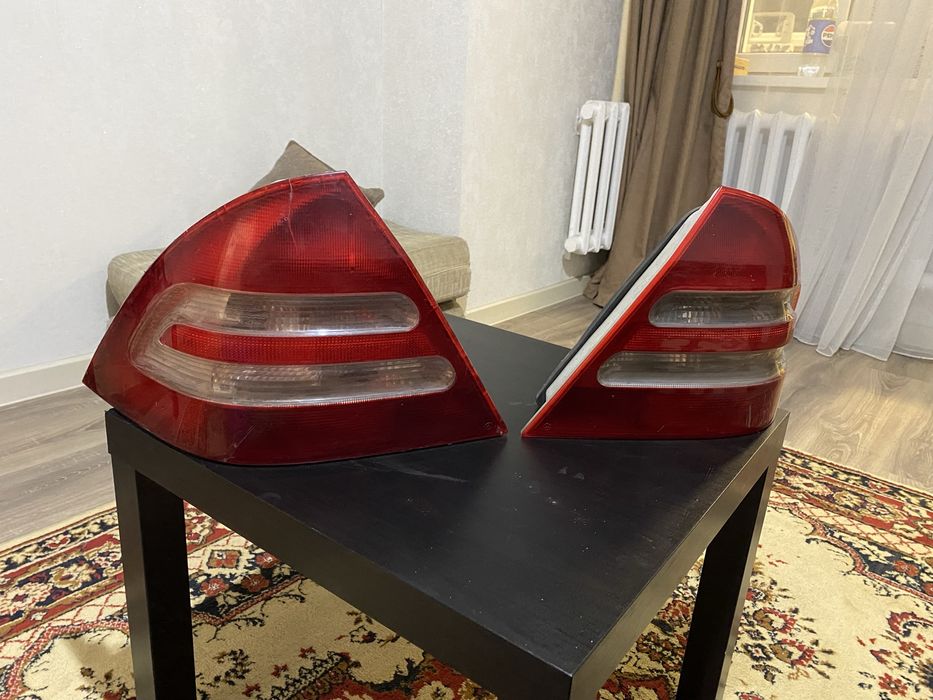 Задние фонари  (фары) мерседес С класса w203 кузов