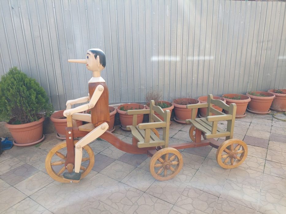 Vând Pinocchio din lemn, deosebit