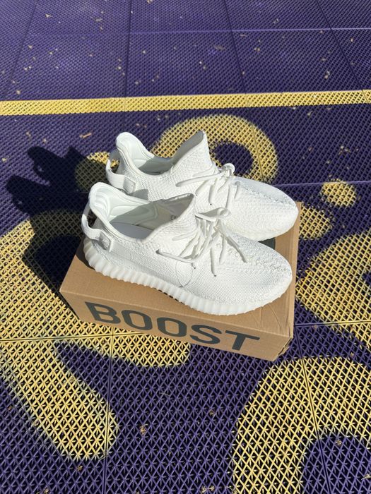 Yeezy 350v2 Triple White