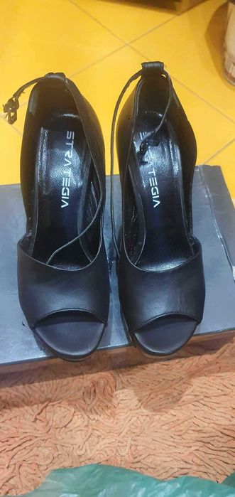 STRATEGIA  сандали нови