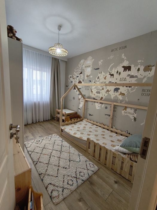 Vând apartament patru camere,Mioveni , renovat de la placă,liber