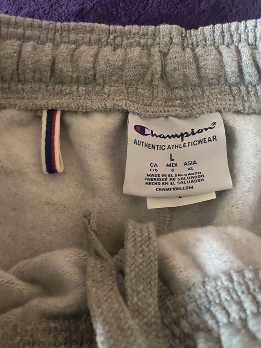 Vand pantaloni Champion