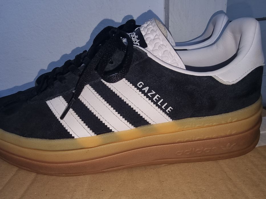 Adidas Gazelle de piele întoarsă, cu platformă